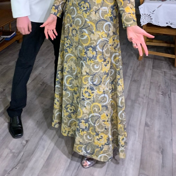 Vintage Ladies Pride Gown - Picture 6 of 9